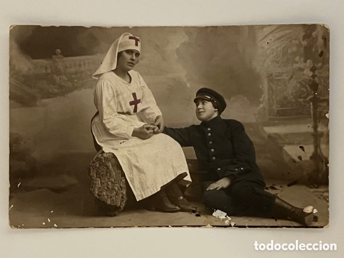 Alte Fotografie: LA ENFERMERA Y EL CONSERJE.. Hermosa postal coloreada &hellip; (h.1930?)