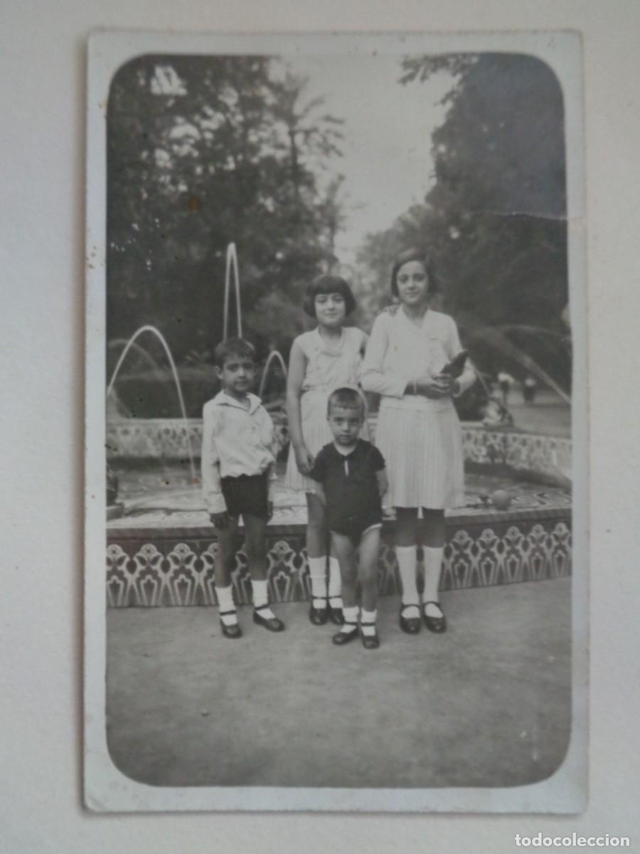 Fotograf&iacute;a antigua: MINUTERO DE FOTOGRAFO CALLEJERO DE JOVENES Y NI&Ntilde;OS EN EL PARQUE MARIA LUISA. PRINCIPIOS SIGLO