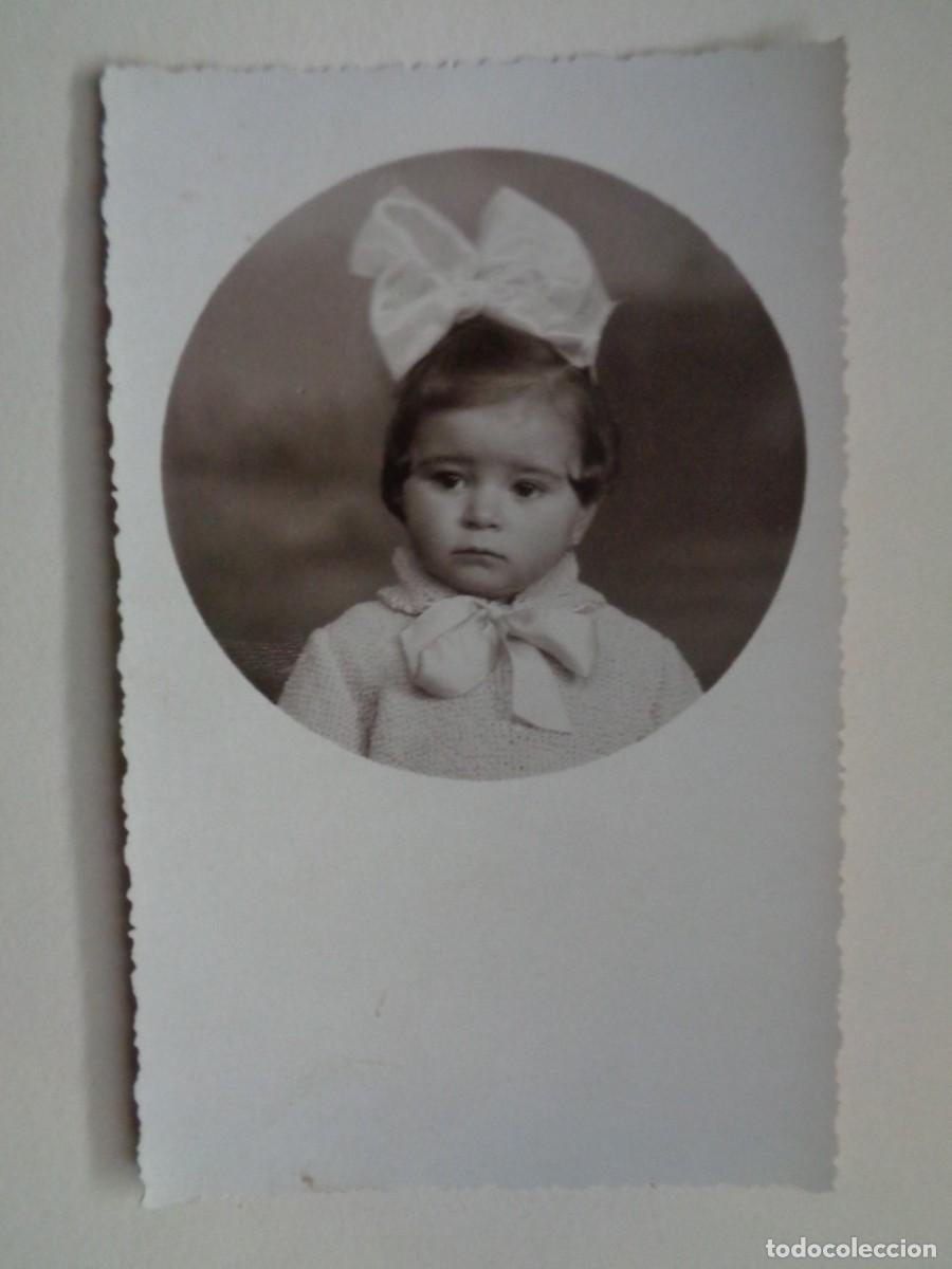 Fotograf&iacute;a antigua: PRECIOSA FOTO DE ESTUDIO DE NI&Ntilde;A PEQUE&Ntilde;A CON GRAN LAZO. PRINCIPIOS DE SIGLO