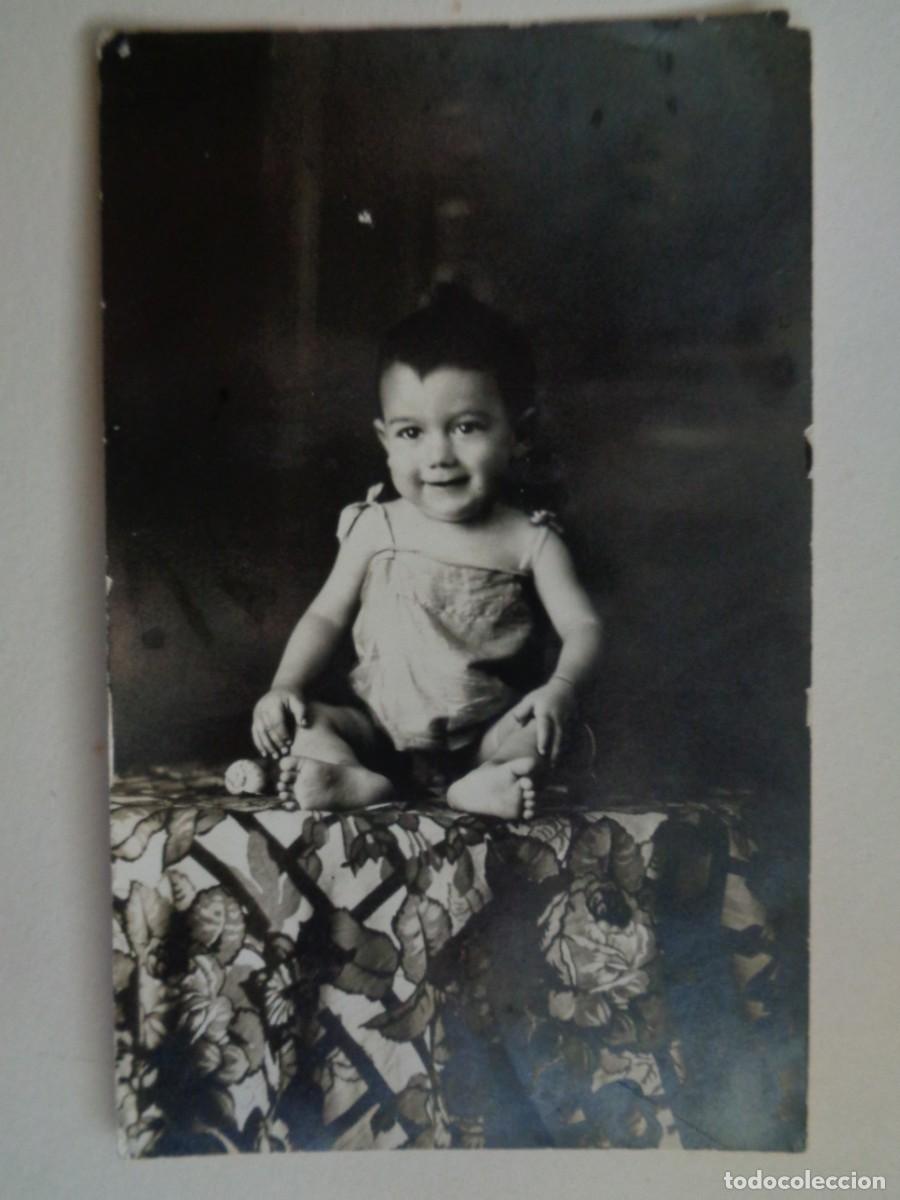 Fotografia antica: PRECIOSA FOTO DE ESTUDIO DE NI&Ntilde;O PEQUE&Ntilde;O TAL SE VE, 1930