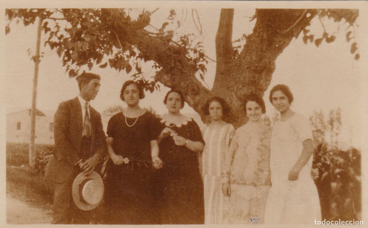 familia sonriendo con sombrero de paja en paisa - Compra venta en  todocoleccion