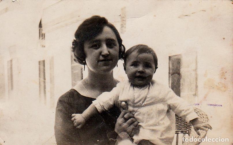 Fotografia antica: Mujer. Madre con su beb&eacute;. A&ntilde;os 20 pv