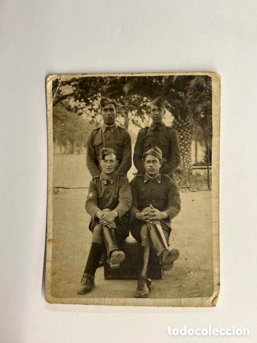 Fotografia antiga: MINUTEROS MILITARES.. Fotograf&iacute;a Soldados Bando Nacional&hellip;. (h.1945?)
