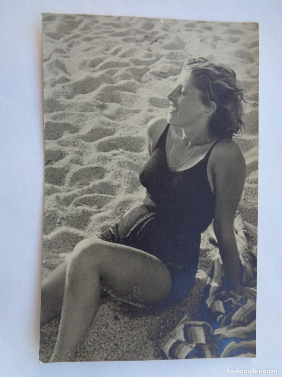 Fotografia antiga: PRECIOSA FOTO DE MUJER EN BA&Ntilde;ADOR EN LA PLAYA . A&Ntilde;OS 40