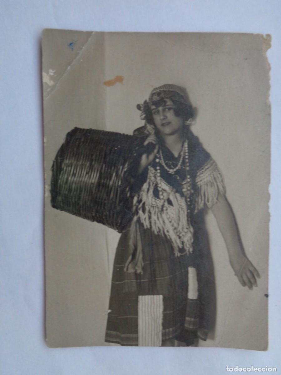 Fotografia antiga: PRECIOSA FOTO DE NI&Ntilde;A DISFRAZADA DE GITANA CANASTERA , 1920