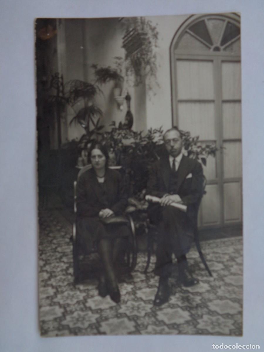 Antique Photography: BONITA FOTO DE PAREJA QUE PARECE ESTAN DE LUTO , EN INTERIOR DE CASA LUJOSA. A&Ntilde;OS 20