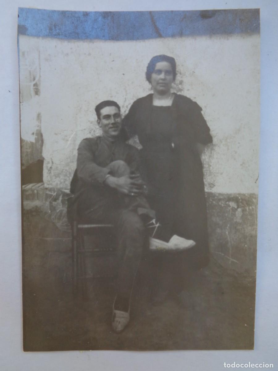 Alte Fotografie: MINUTERO DE FOTOGRAFO CALLEJERO DE PAREJA PASEANDO , CON ALPARGATAS . A&Ntilde;OS 30