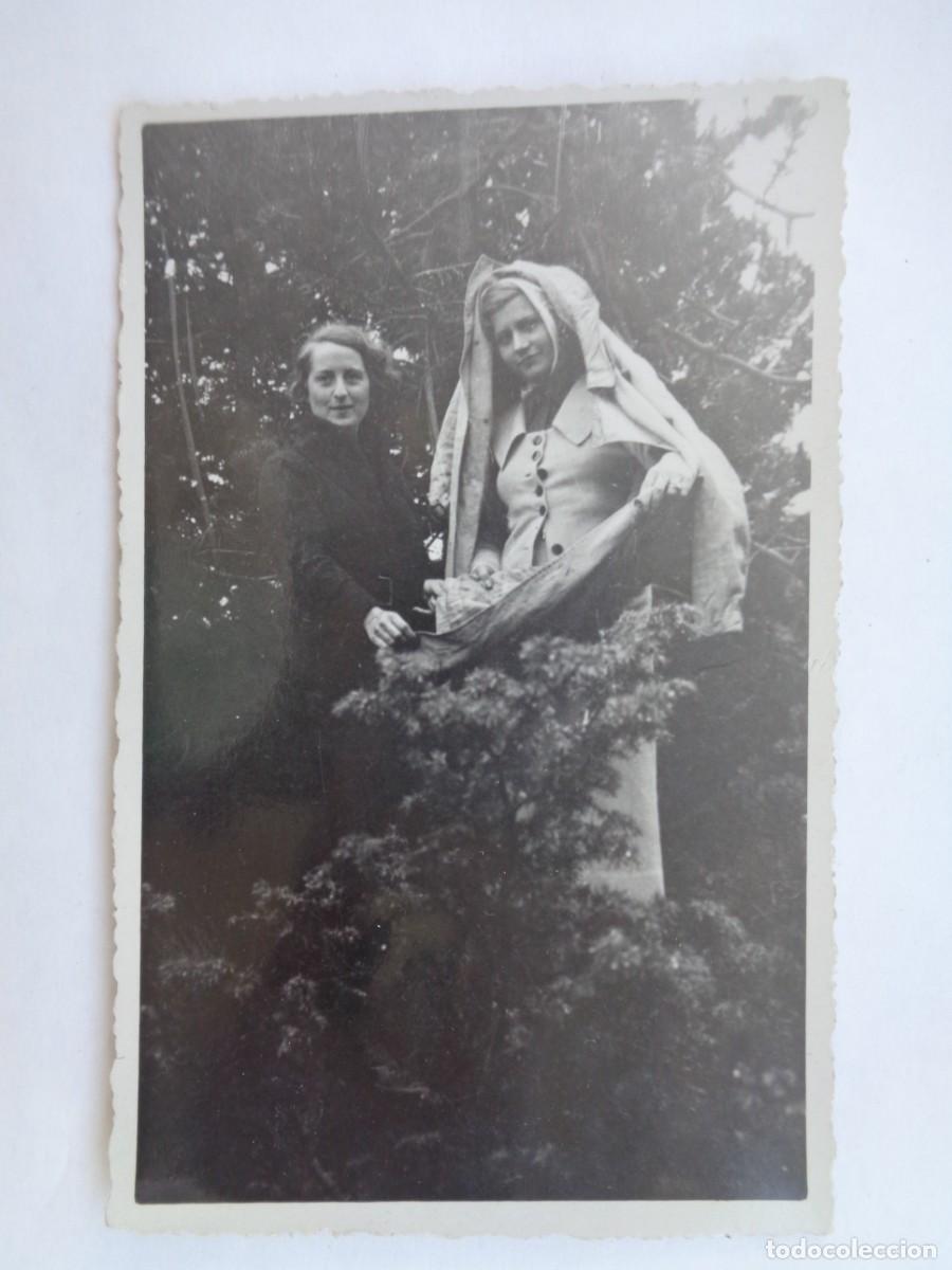 Alte Fotografie: FOTO DE DOS CHICAS, UNA PARECE UNA MONJA CON TOCA