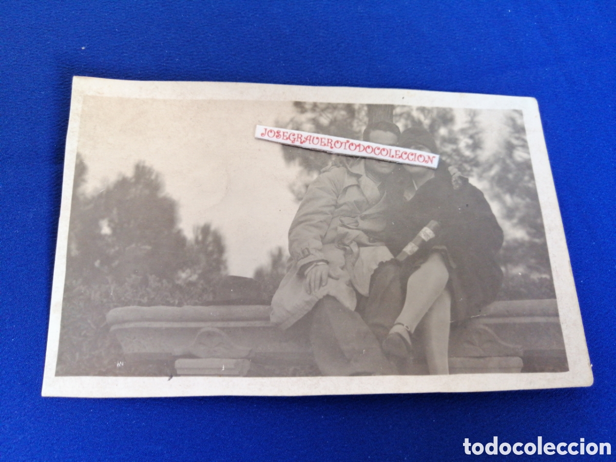 Alte Fotografie: MODELOS EN BANCO (GALICIA) FOTOGRAF&Iacute;A POSTAL ANTIGUA SIGLO PASADO