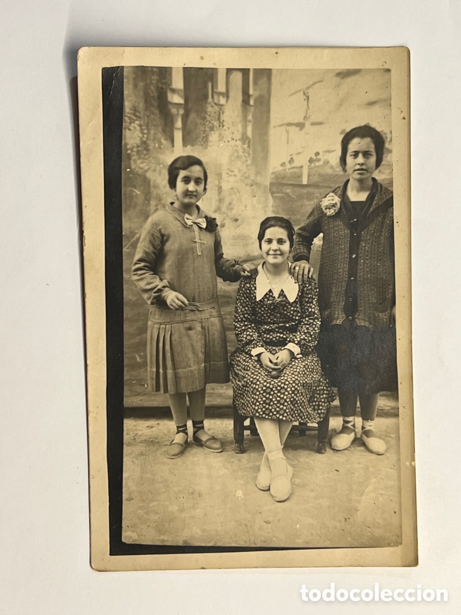 Antique Photography: MINUTEROS, fot&oacute;grafos de calle&hellip; Las Damas del Castillo&hellip; Trampantojo.. decorado de feria (h.1930?)