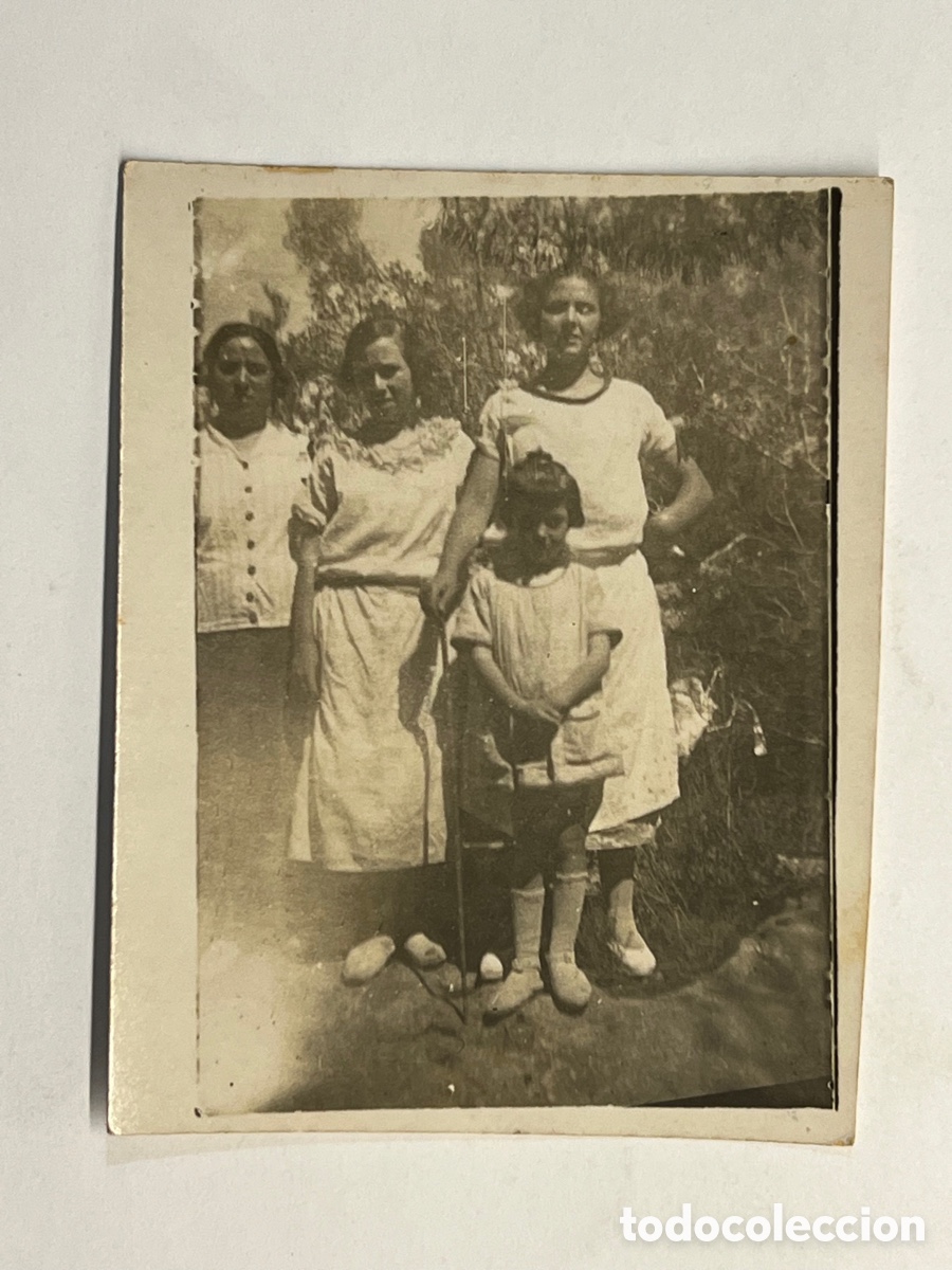 Alte Fotografie: MINUTEROS, fot&oacute;grafos de calle. Grupo familiar en el Huerto de Casa&hellip; (h.1940?)