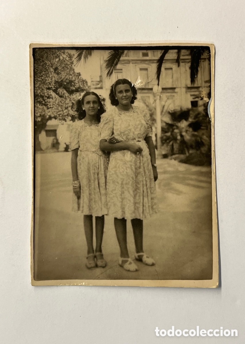 Antique Photography: MINUTEROS, fot&oacute;grafos de calle&hellip; hermanas, de paseo por el parque&hellip; (h.1950?)