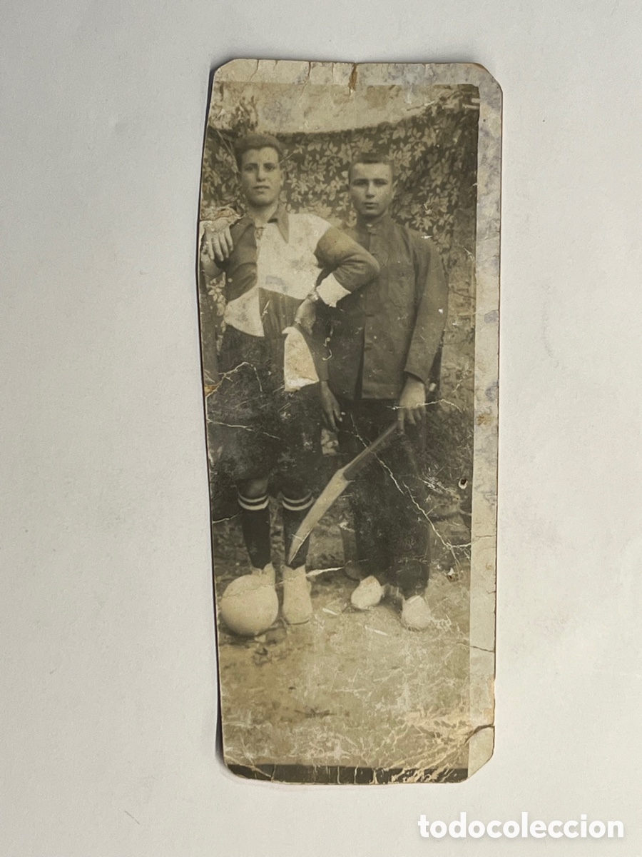 Antique Photography: FUTBOL Fotograf&iacute;a jugador de f&uacute;tbol, MONTA&Ntilde;A. Francisco Espuig Monta&ntilde;a y otro (h.1944?)