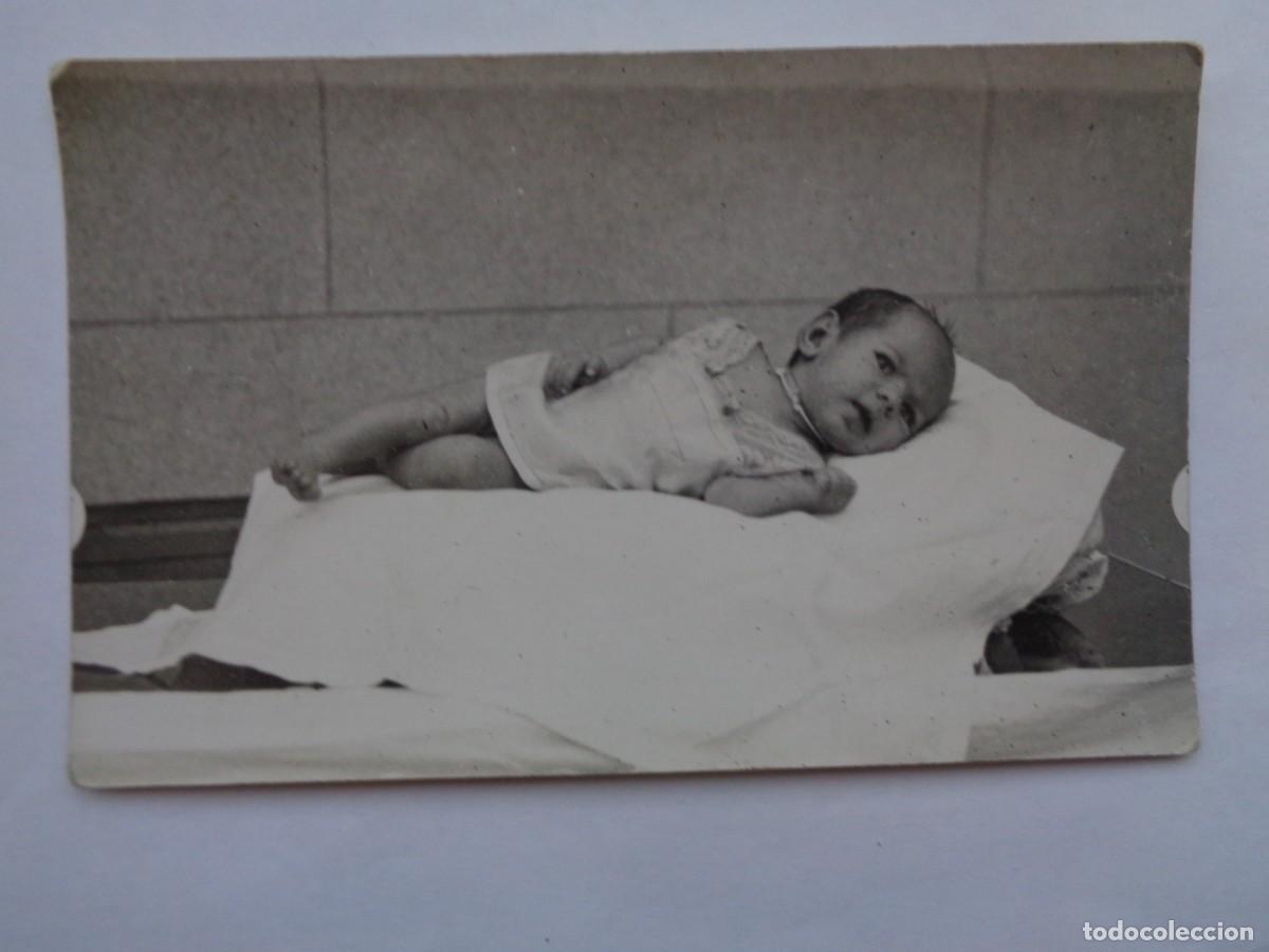 Antique Photography: FOTO DE BEBE TAL SE VE ( &iquest; VIVO ? ). DE J. LUQUE