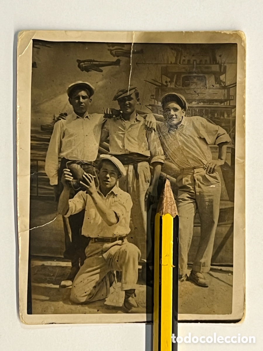 Antique Photography: MINUTEROS&hellip; Acorazado, barcos y aviones&hellip; j&oacute;venes espa&ntilde;oles de postguerra.. (h.1940?)