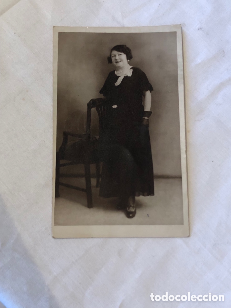 Fotografia antiga: DAMA. Bonita foto de se&ntilde;ora con los zapatos relucientes. Sin autor&iacute;a. Circa 1930