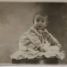 Fotografía antigua: FOTOGRAFÍA TARJETA POSTAL - FOTO SANTONJA, ALCOY - BEBE EN POSADO PRINCIPIO DE 1900