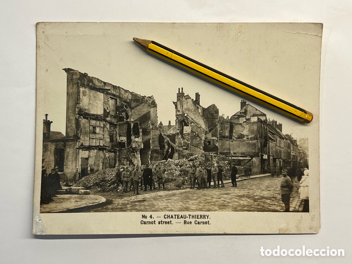 Fotograf&iacute;a antigua: Bombardeo a&eacute;reo de Chateau Thierry, Francia, agosto de 1918, Primera Guerra Mundia