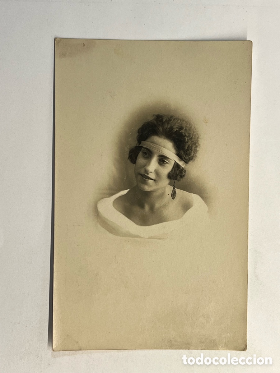 Fotografia antica: MUJER JOVEN. Fotograf&iacute;a Joven con cinta en el pelo&hellip;. dorados a&ntilde;os veinte&hellip;. (h.1920?)