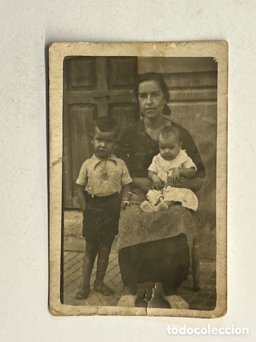 Antique Photography: MINUTEROS. Postguerra.. la Espa&ntilde;a rural tras la Guerra Civil.. Madre protectora (h.1940?)
