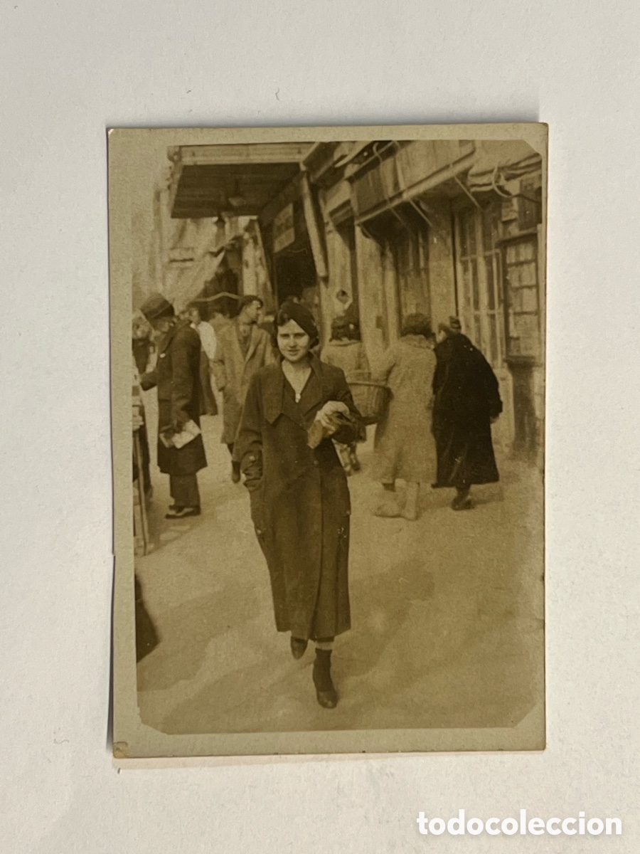 Fotograf&iacute;a antigua: LA VALENCIA REPUBLICANA.. Minuteros&hellip; paseando por delante del Olympia (a.1935)