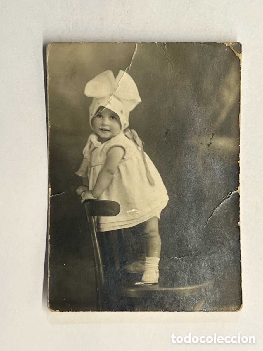 Alte Fotografie: MINUTEROS, fot&oacute;grafos de calle&hellip; Ni&ntilde;a con Gran Lazo Blanco (h.1930?)