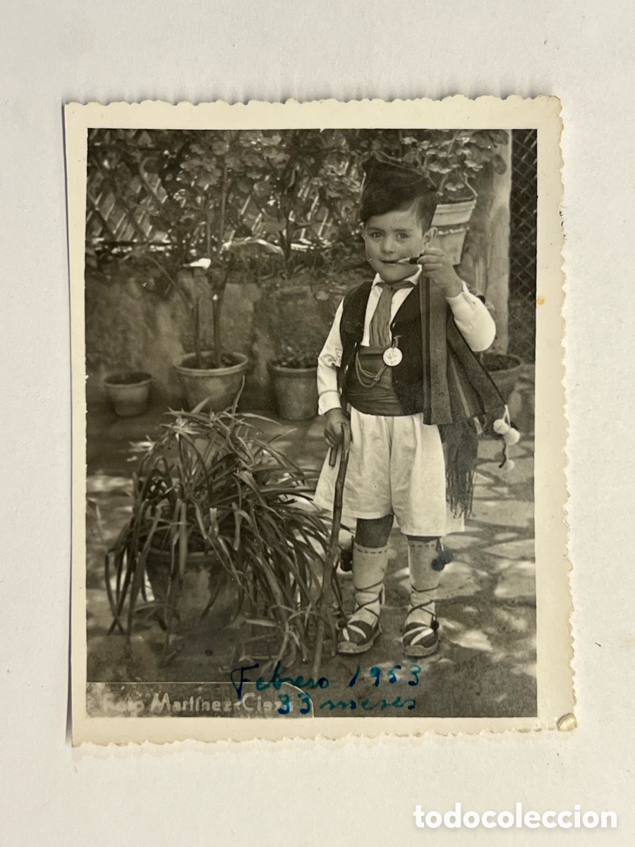Alte Fotografie: MINUTEROS FOTO Mart&iacute;nez Cieza.. Ni&ntilde;o con traje regional como un verdadero Huertano (a.1953)