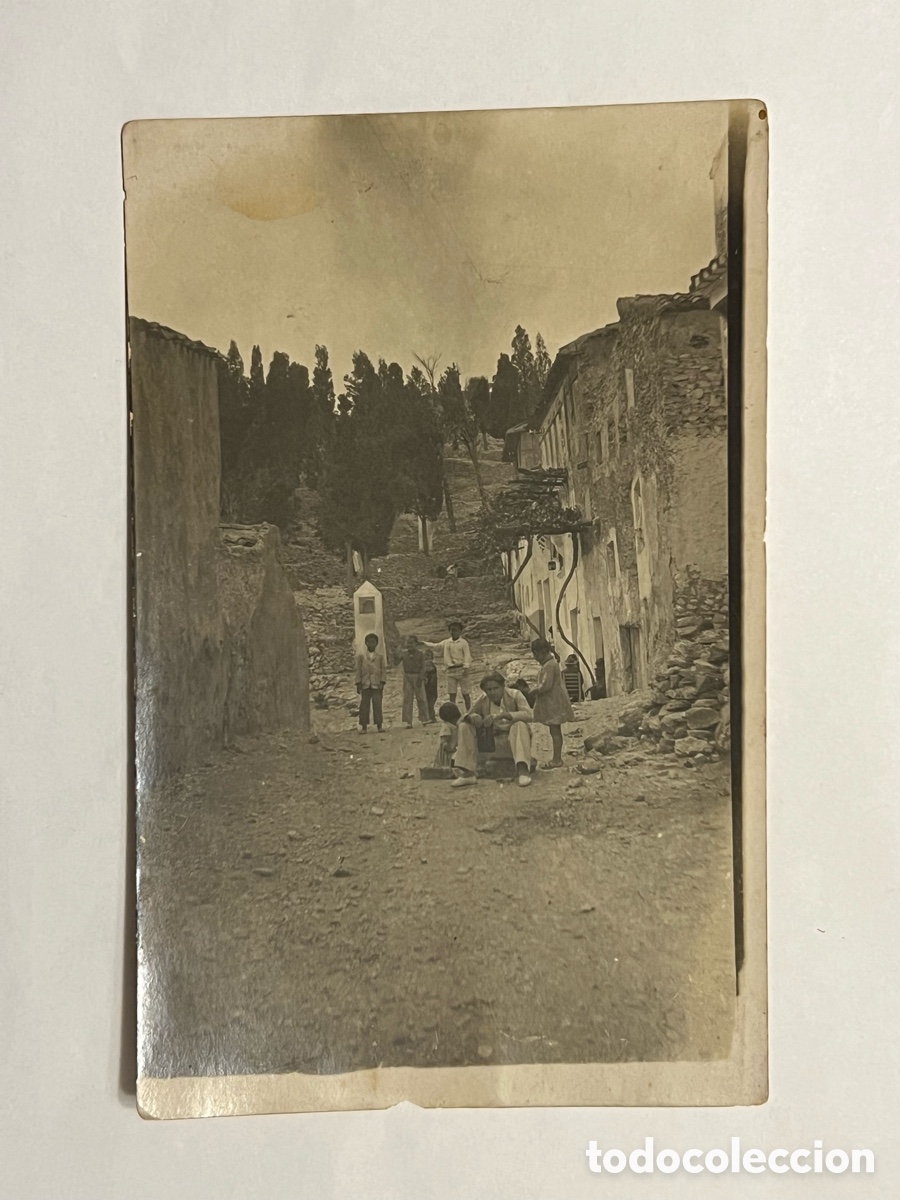 Fotografia antiga: LA ESPA&Ntilde;A OLVIDADA.. Foto Costumbrista.. V&iacute;a Crucis, Casilicio.. A la sombra de la Parra.. (h.1910?)