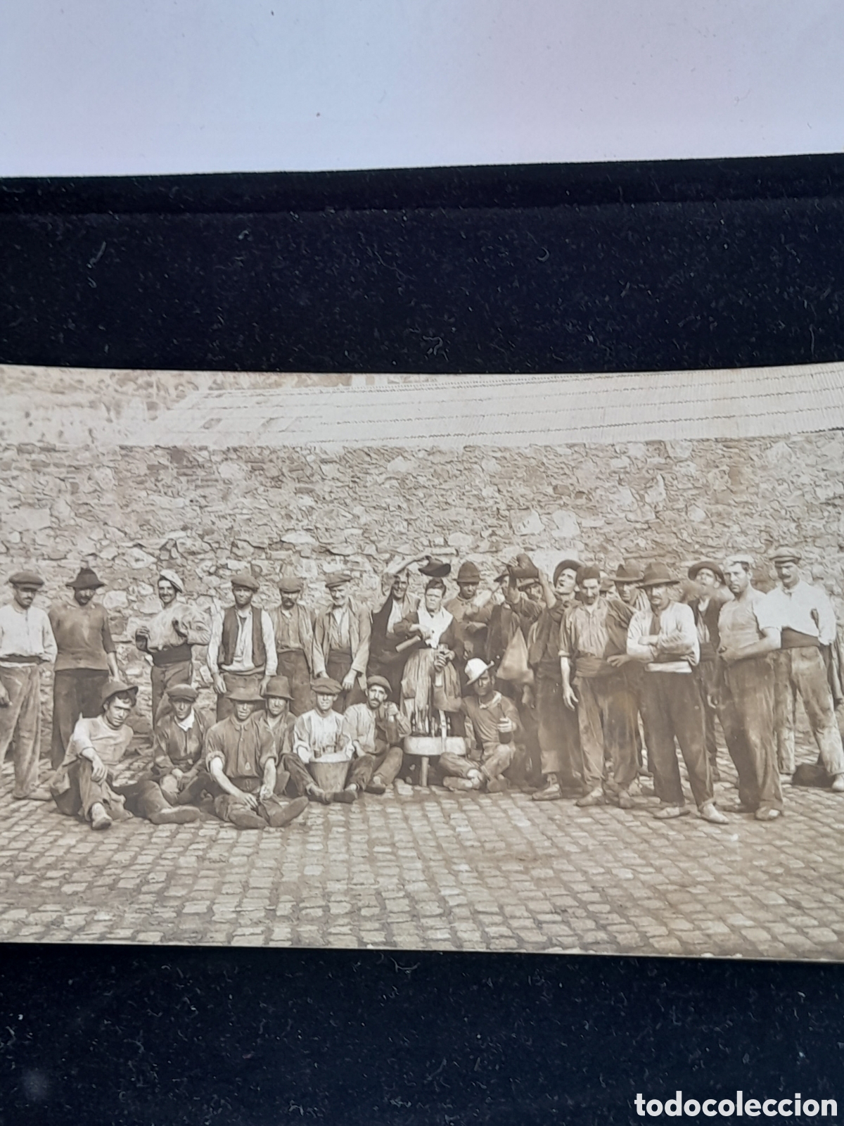 Fotografia antiga: Fotografia campesinos durante una celebracion