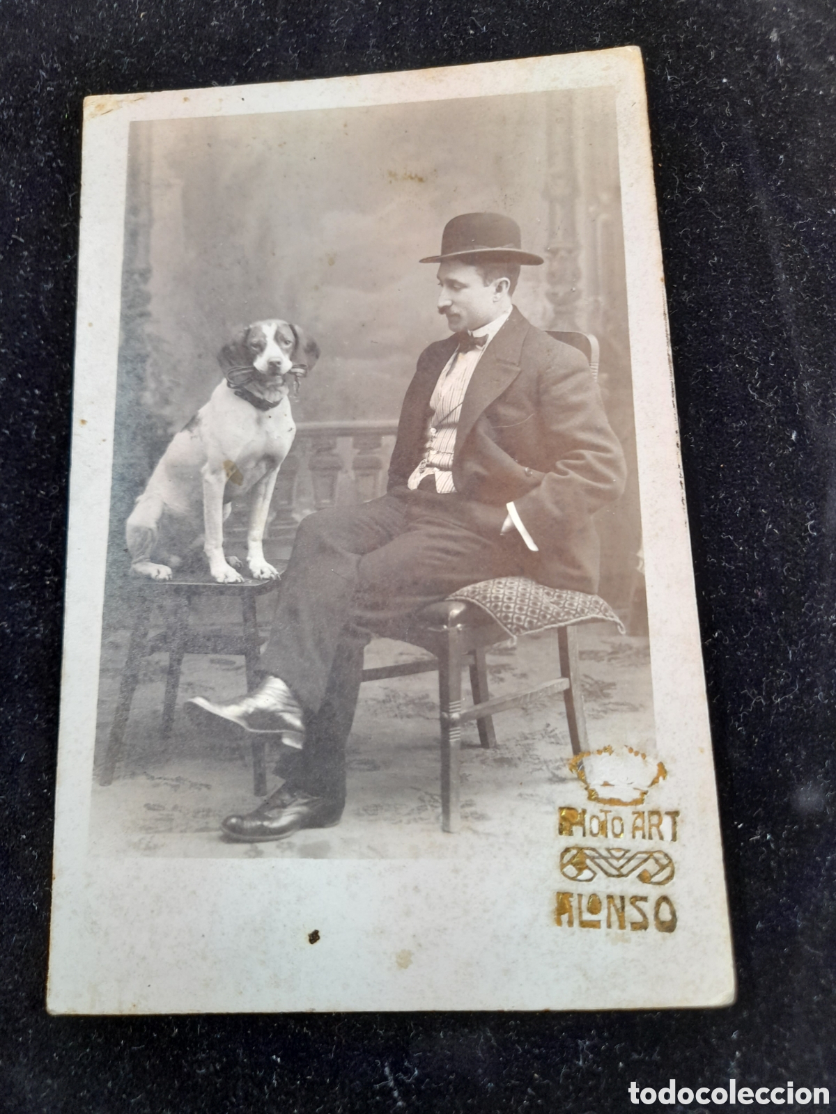 Fotografia antiga: Fotografia hombre con perro. Alonso Bcn.