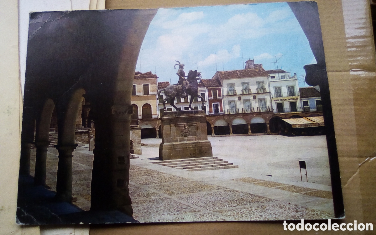 Fotograf&iacute;a antigua: Plaza Mayor de Trujillo. Foto grande tipo postal, mide 23,5*17 cm. A&ntilde;os 60s.