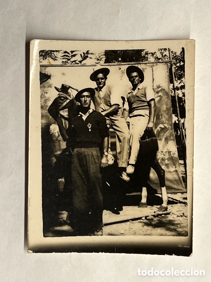 Alte Fotografie: MINUTEROS, fot&oacute;grafos de calle.. J&oacute;venes disfrutando de las fiestas locales.. (h.1950?)