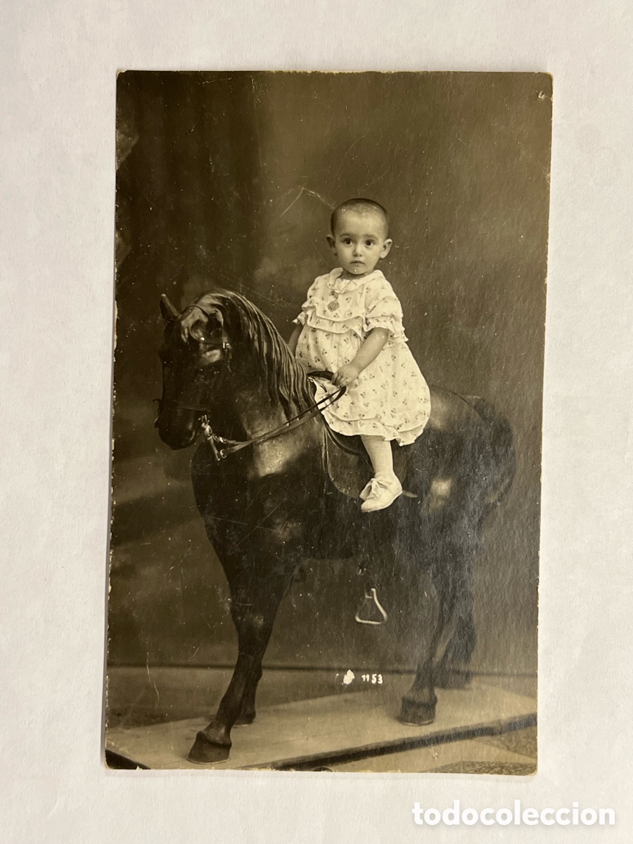 Alte Fotografie: NI&Ntilde;OS Y JUGUETES. Amparito y su caballo de cart&oacute;n.. ALCOY.. FOTO Matarredona (a.1916)
