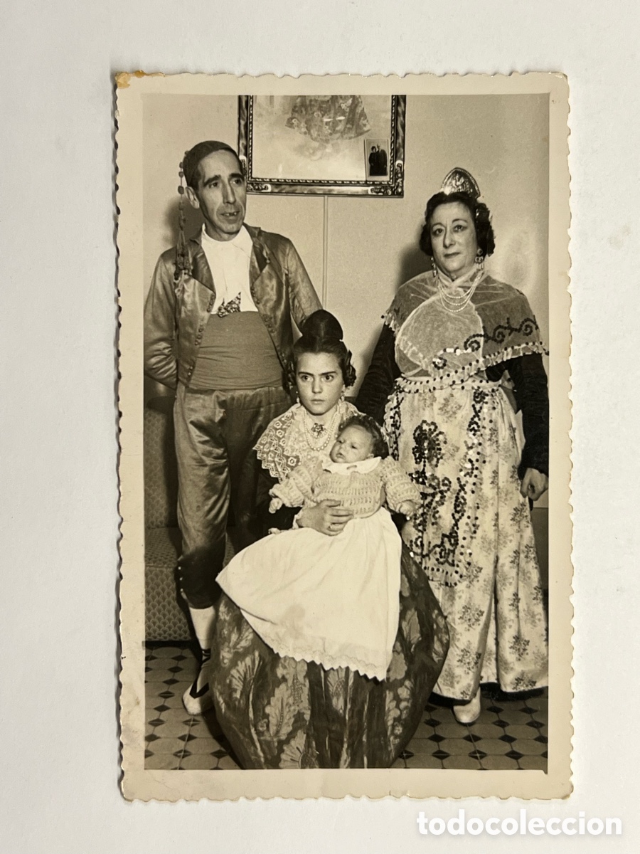 Alte Fotografie: FALLAS.. Falleros.. Familia Valenciana.. trajes antiguos.. una verdadera saga de falleros. FINEZAS