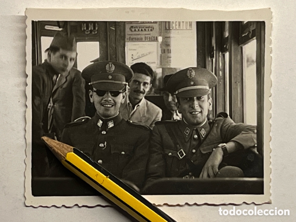 Alte Fotografie: MINUTEROS MILITARES.. &eacute;poca franquista. Fotografia a bordo del Tranvia .. Lucentum
