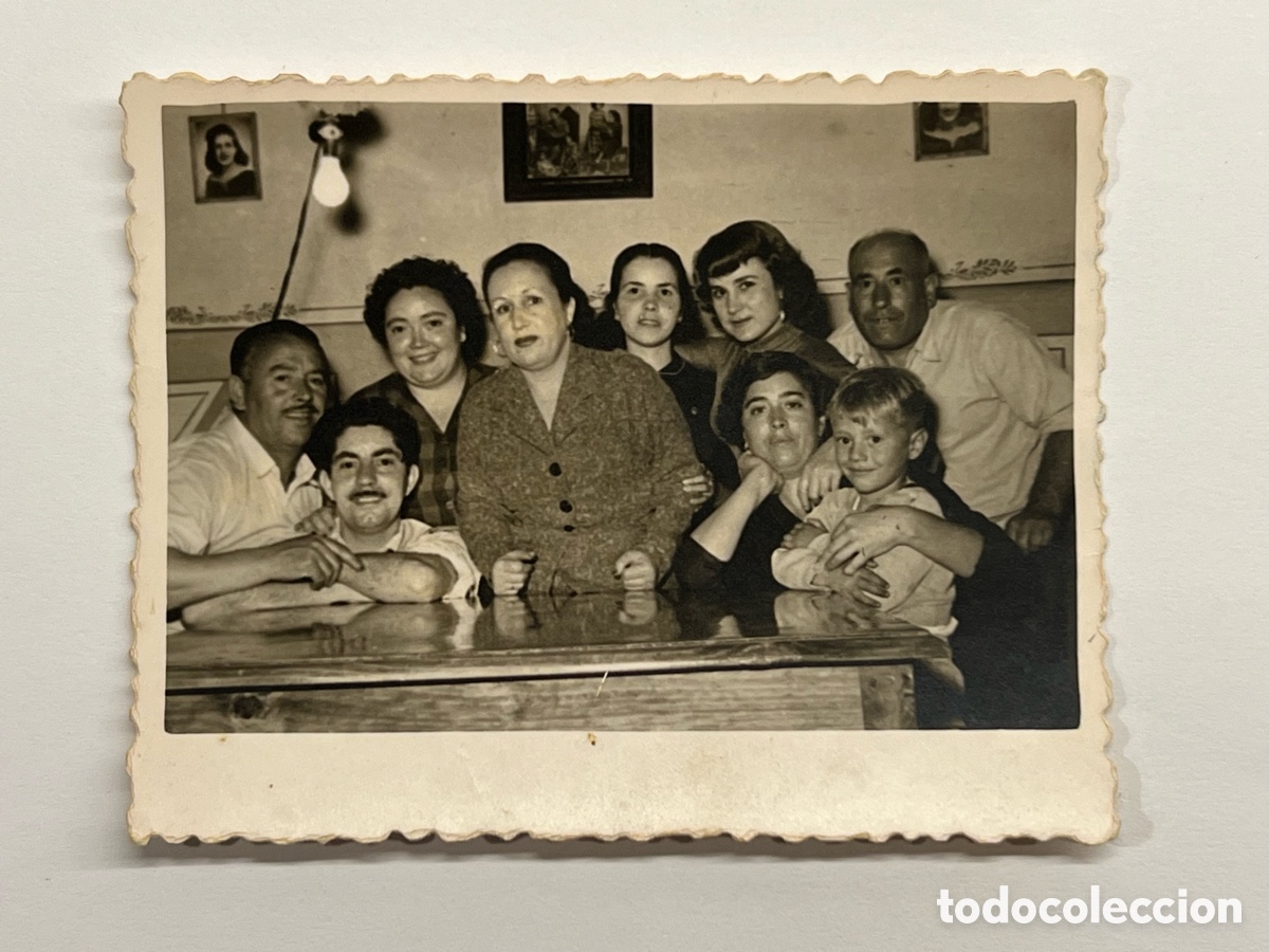 Alte Fotografie: MINUTEROS.. Fotograf&iacute;a reuni&oacute;n familiar en el Bar.. la Espa&ntilde;a de los a&ntilde;os cincuenta..