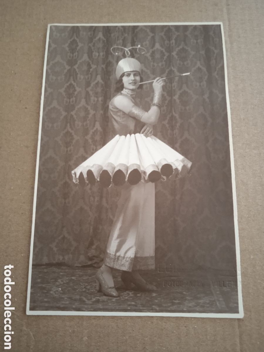 Alte Fotografie: Antigua foto tarjeta postal Leonar Chica Disfraz cigarros