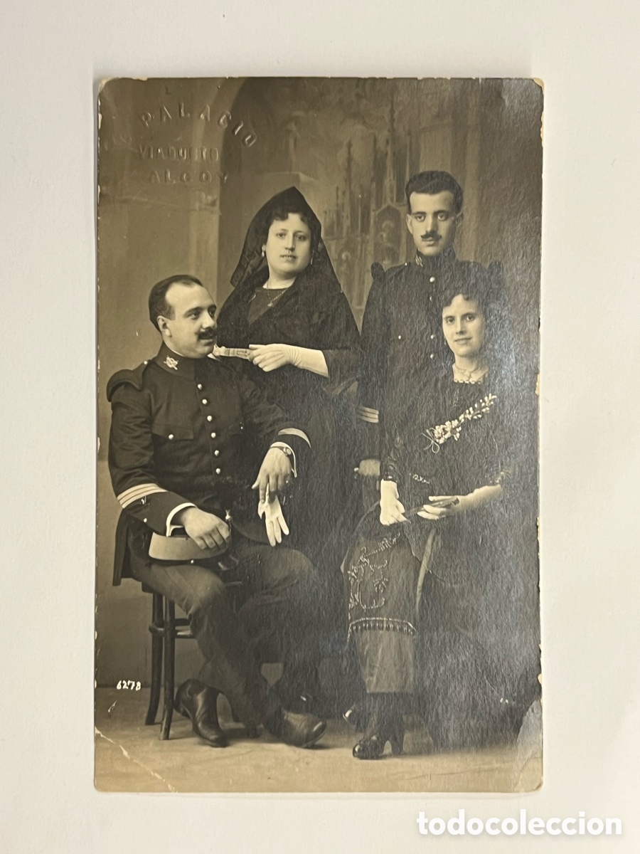 Alte Fotografie: ALCOY. La Familia del Sargento de Infanter&iacute;a.. Palacio, fot&oacute;grafo.. (h.1920?)