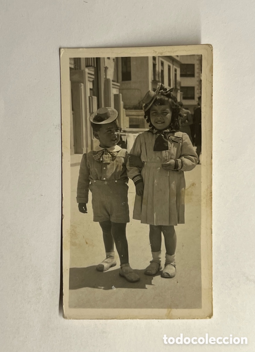 Photographie ancienne: MINUTEROS. Fotograf&iacute;a Ni&ntilde;os con simp&aacute;ticos sombreritos.. (h.1930?)