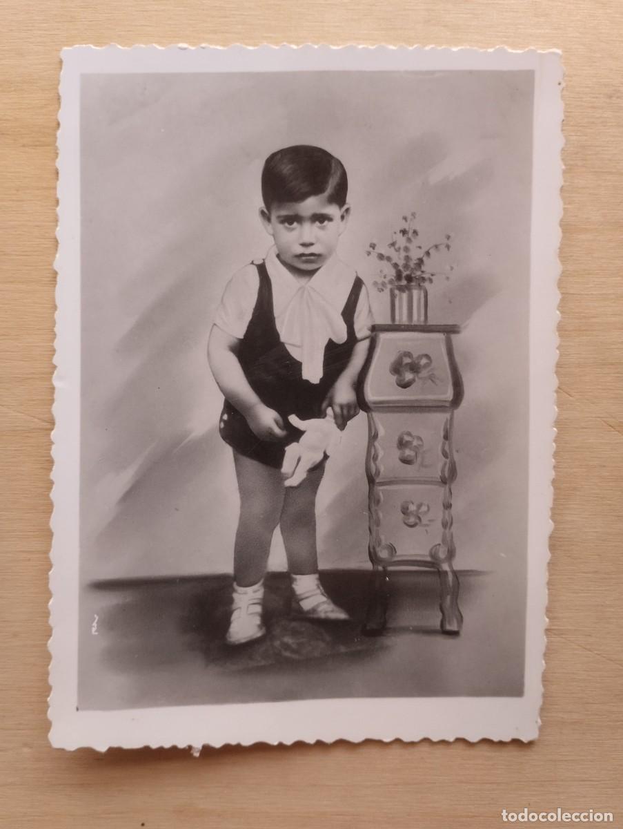 Fotografia antica: Fotograf&iacute;a antigua de estudio de un ni&ntilde;o, con efecto de dibujo