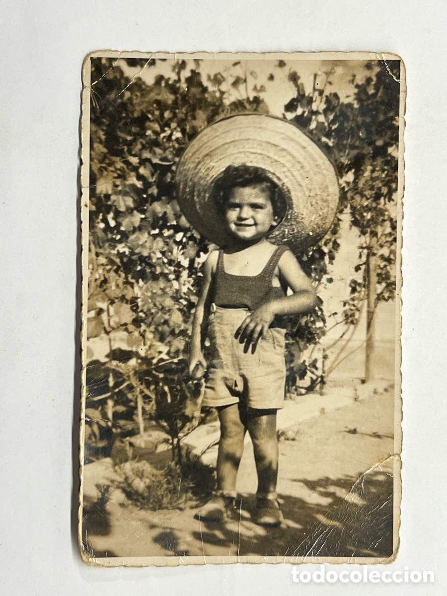 Fotograf&iacute;a antigua: NI&Ntilde;O.. Ni&ntilde;ez&hellip; Fotograf&iacute;a aprendiendo a mear sin pa&ntilde;ales&hellip; pajarito al aire.. (h.1955?)