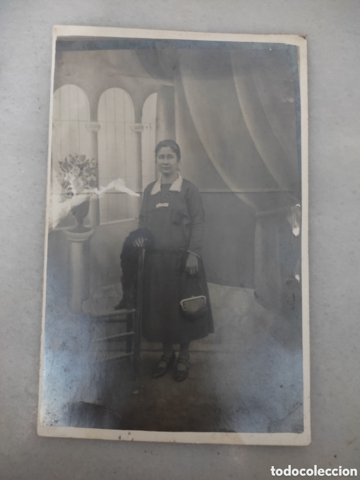 Alte Fotografie: Fotograf&iacute;a tarjeta postal se&ntilde;ora posando en estudio