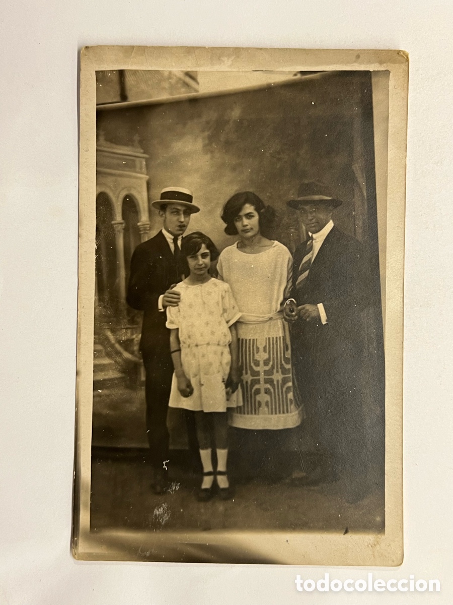 Fotografia antica: MINUTEROS. Aquellos decorados teatrales que les transportaban a otros mundos.. (h.1920?)