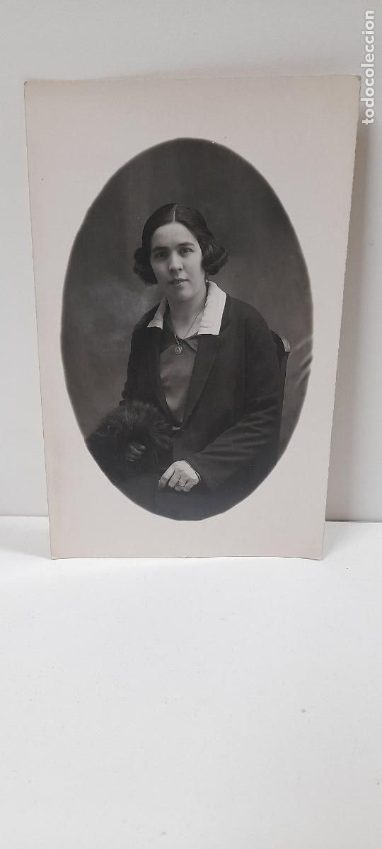 Fotograf&iacute;a antigua: POSTAL ANTIGUA . SE&Ntilde;ORITA POSANDO