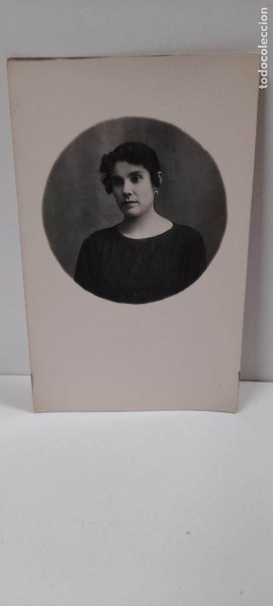 Fotograf&iacute;a antigua: POSTAL ANTIGUA . SE&Ntilde;ORITA POSANDO