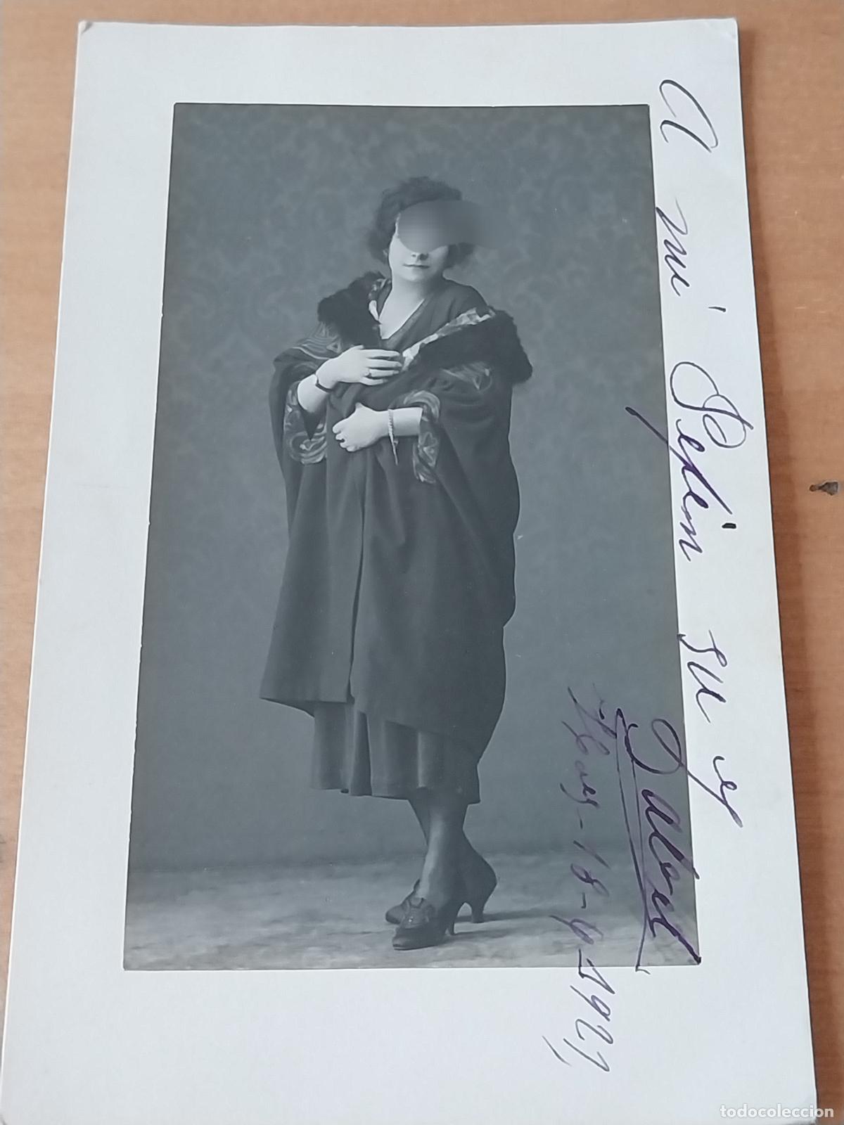 Fotograf&iacute;a antigua: DAMA JOVEN ABRIGO 1925 APROX FOTO POSTAL SC ORIGINAL ESTUDIO