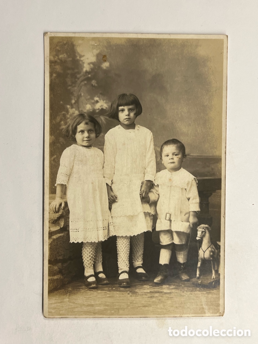 Fotograf&iacute;a antigua: NI&Ntilde;OS Y JUGUETES.. Hermosa fotograf&iacute;a antigua Ni&ntilde;os de blanco con caballito&hellip; (h.1920?)