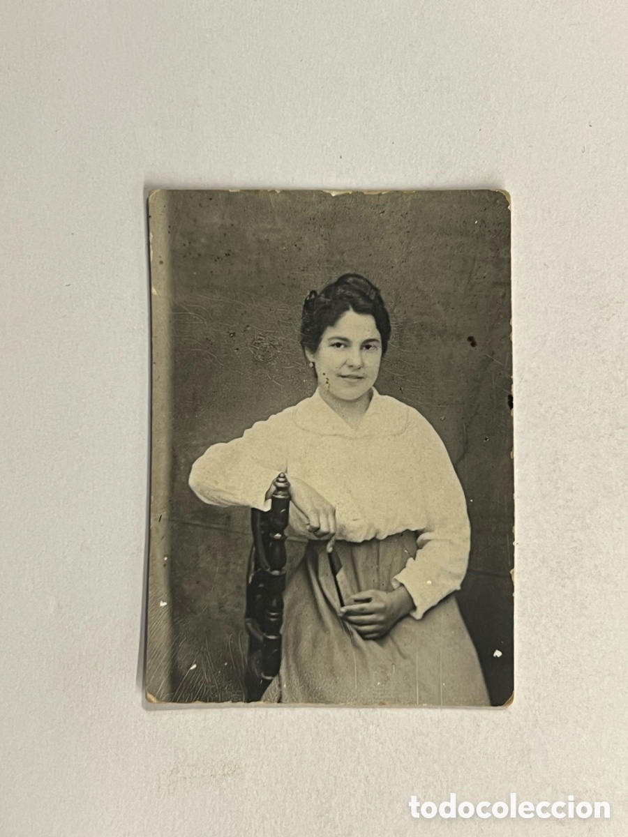Photographie ancienne: FOTOGRAF&Iacute;A EL&Eacute;CTRICA. Fotomat&oacute;n Se&ntilde;ora sentada Abanico en mano.. (h.1920?)