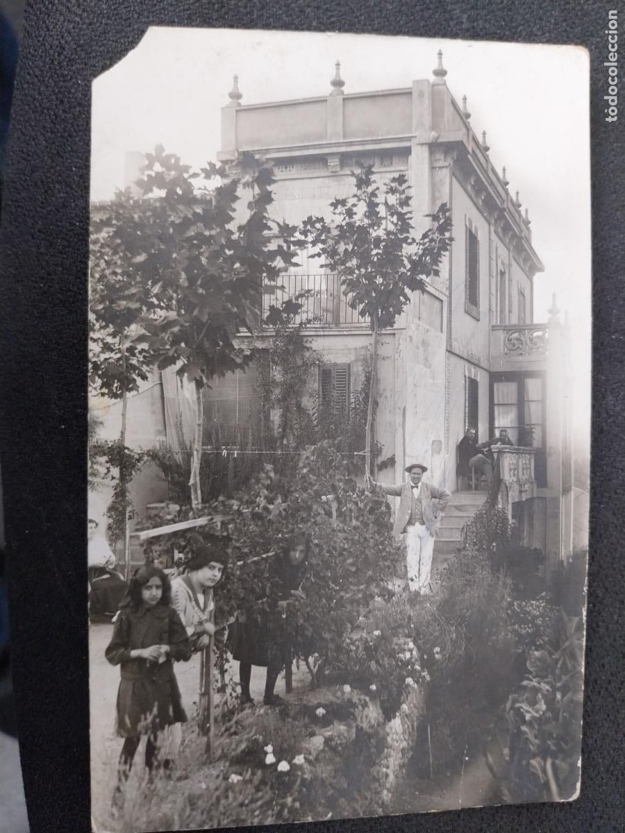 Fotograf&iacute;a antigua: MUCHACHAS CABALLEROS FONDO CASA FOTO POSTAL ORIGINAL A&Ntilde;OS 1920 APROX SC