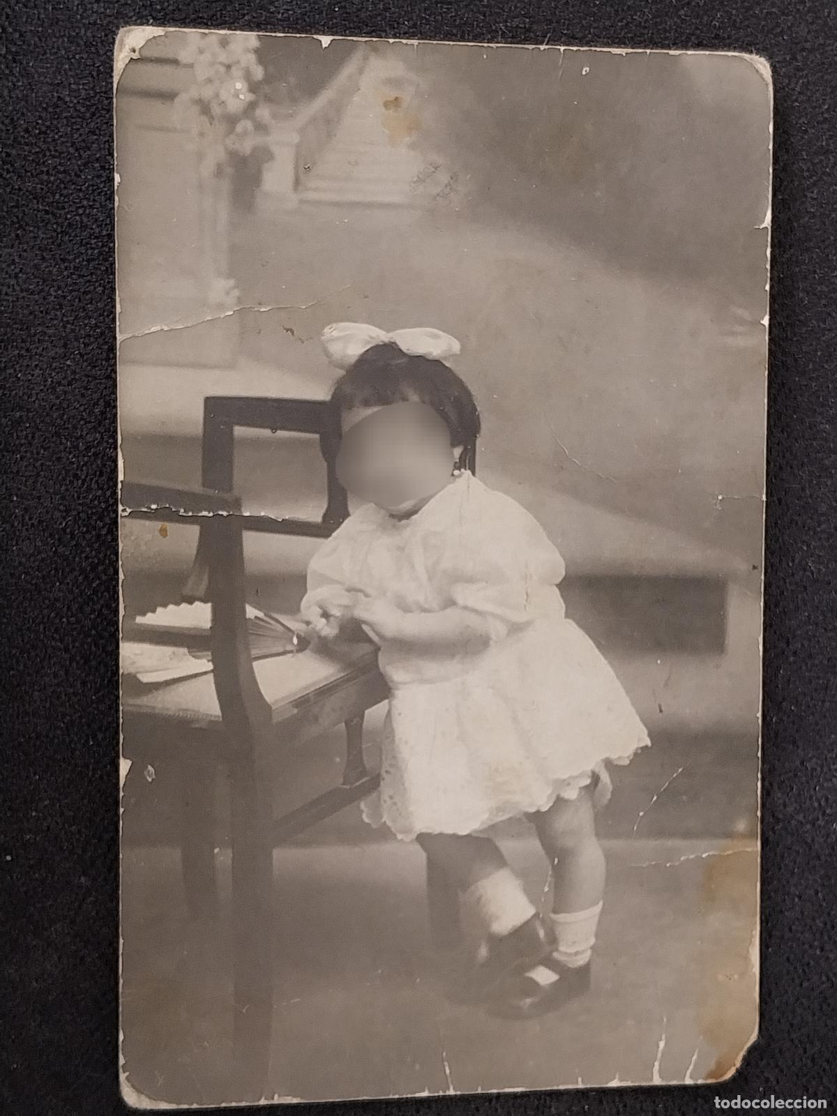 Fotograf&iacute;a antigua: NI&Ntilde;A SILLA FOTO POSTAL ESTUDIO SC ORIGINAL APROX 1920 SOBADA